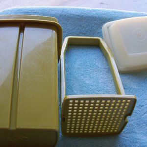 tupperware pickle container